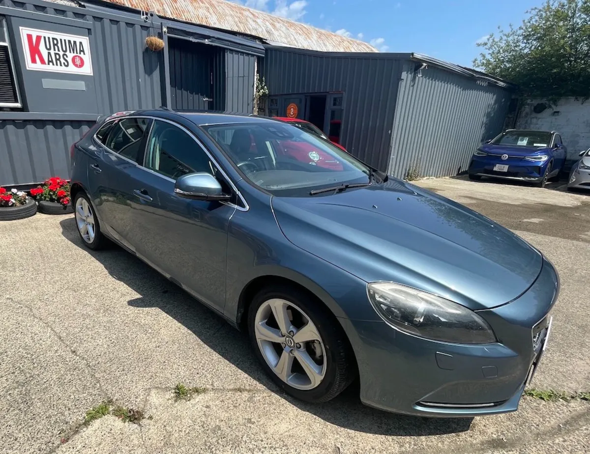 Top Trim Very Low Mileage - 24000KM V40  2013 - Image 3