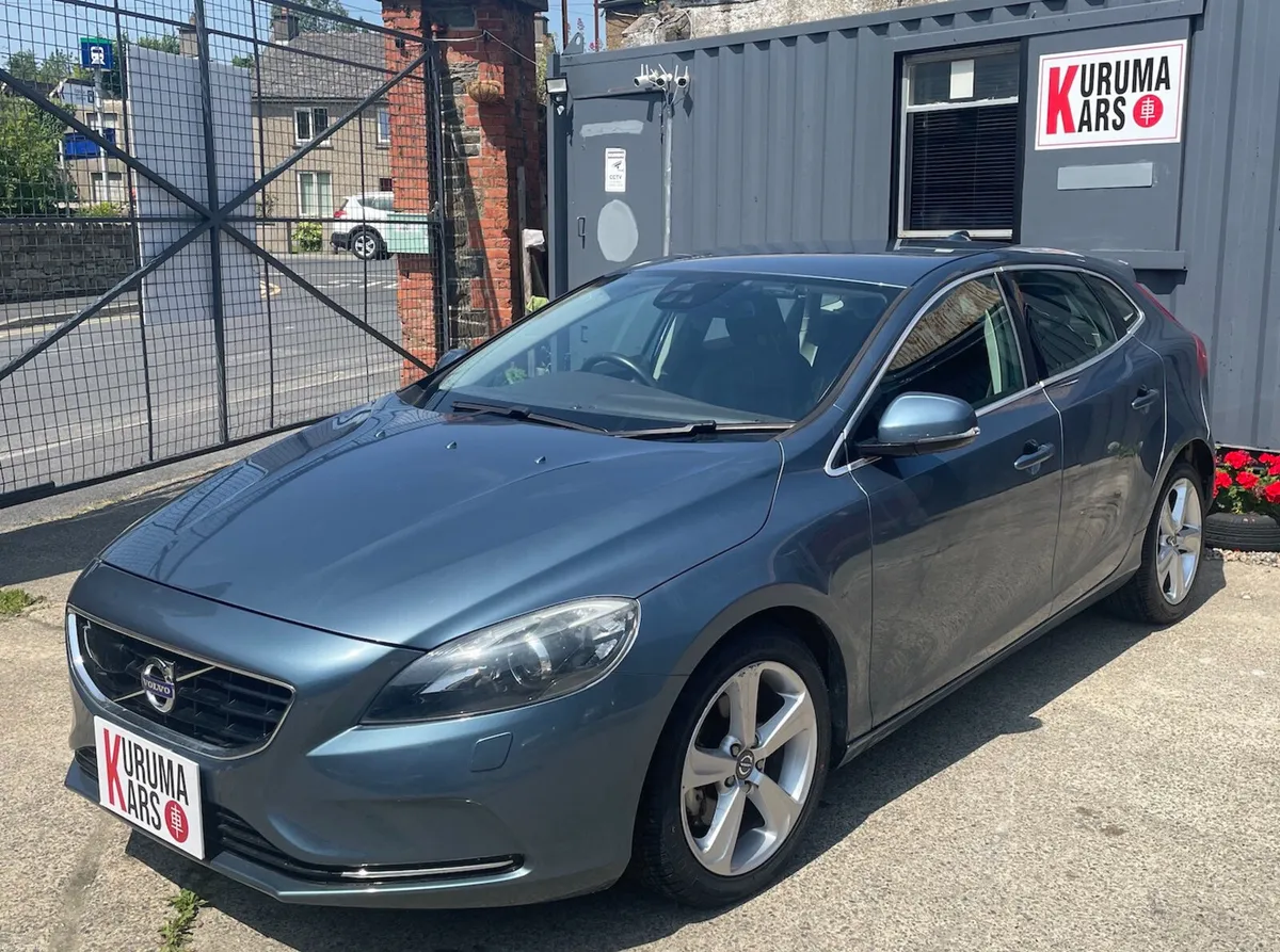Top Trim Very Low Mileage - 24000KM V40  2013 - Image 2
