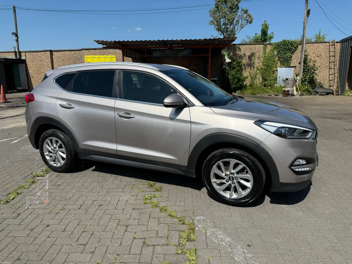 Hyundai Tucson 2017 CRDI PREMIUM NCT01/27 - Image 2