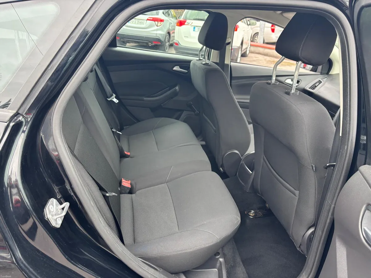 Ford Focus 2016  DIESEL  HATCHBACK - Image 4
