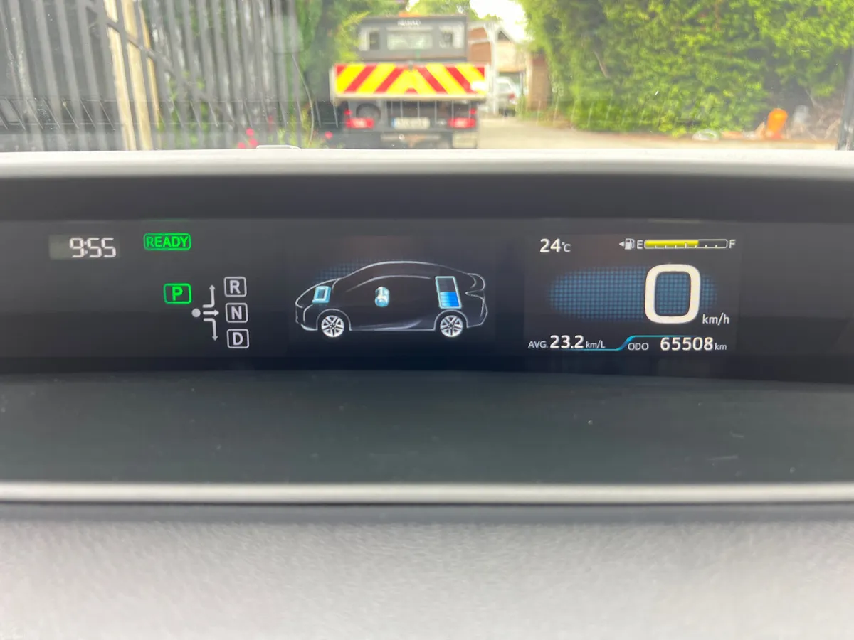 Toyota Prius 2018 (Low kms) - Image 2