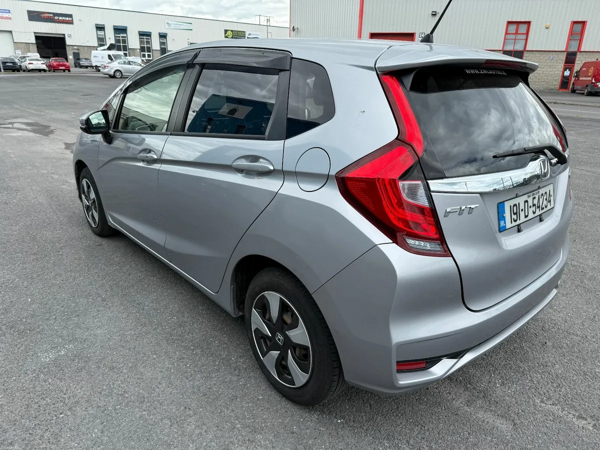 Honda Fit 2019 1.5HYBRID AUTO NCT10/26 - Image 3