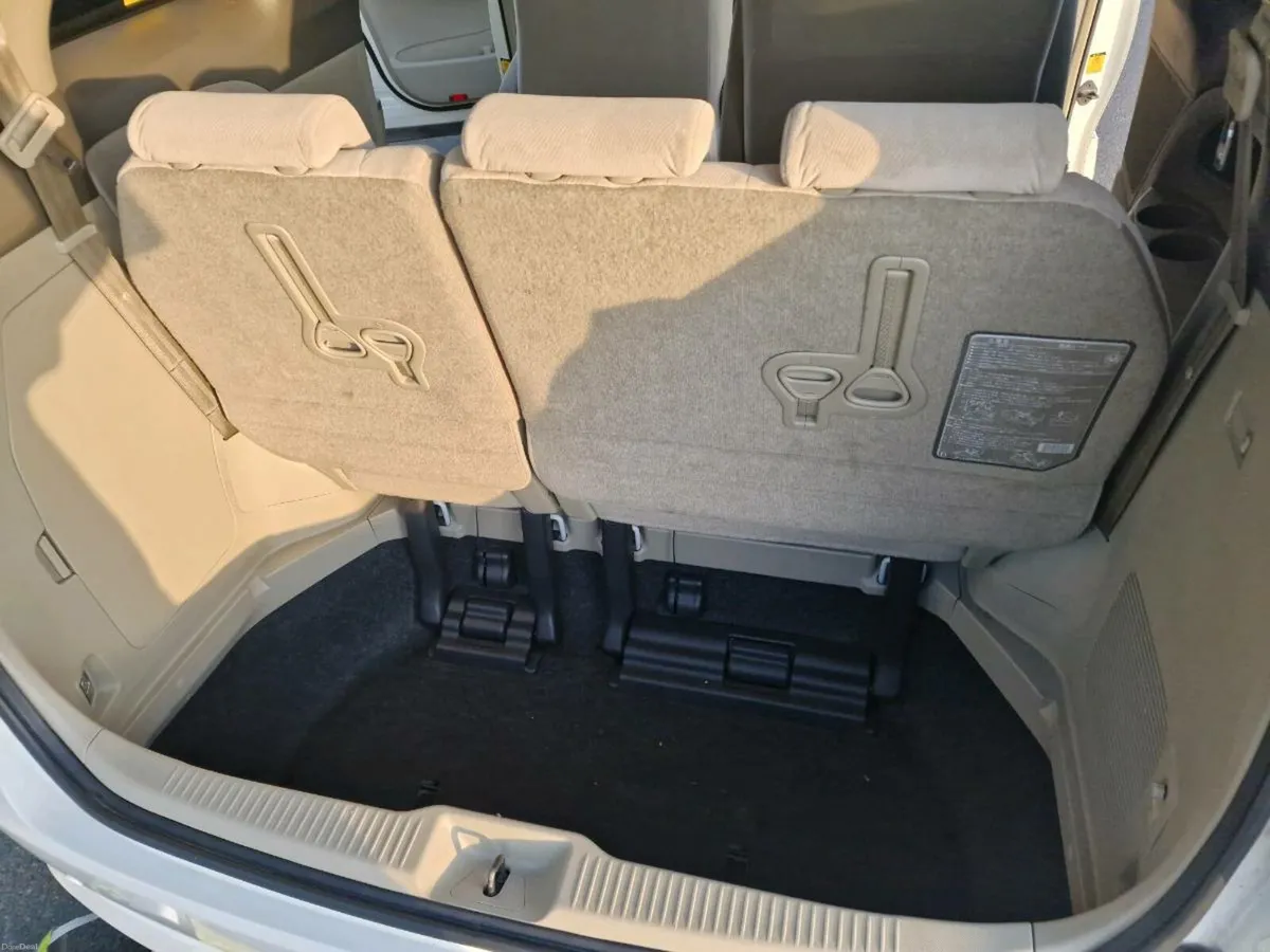 Toyota estima hybrid - Image 4