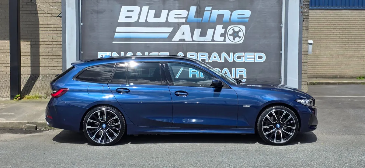 BMW 330e Touring PHEV XDrive 292Bhp Auto (231) - Image 5