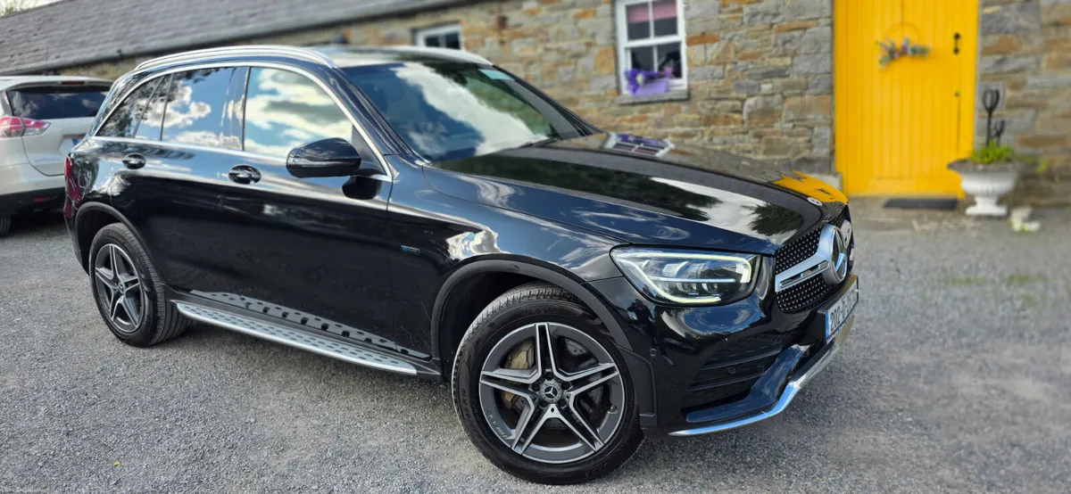 Mercedes-Benz 300E AMG LINE 4MATIC PREMIUM HYBRID - Image 1