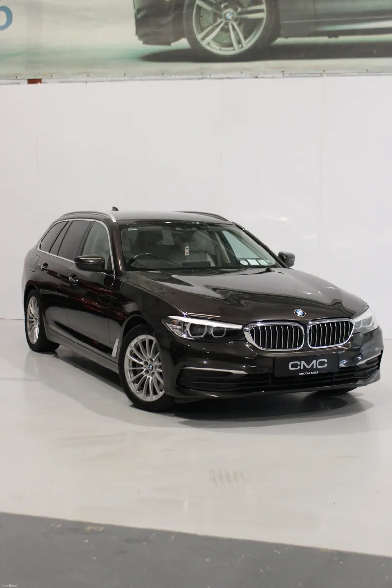 BMW 5-Series 2017 530d touring - Image 1