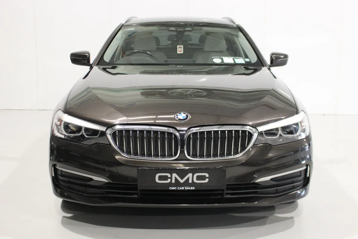 BMW 5-Series 2017 530d touring - Image 4