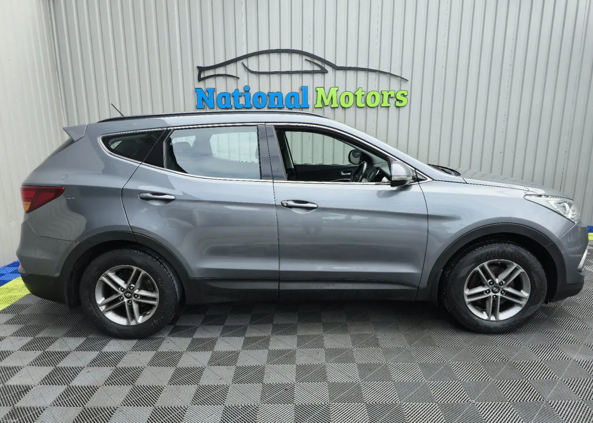 2017 Hyundai Santa Fe 2.2 CRDi 7 Seat - Image 2