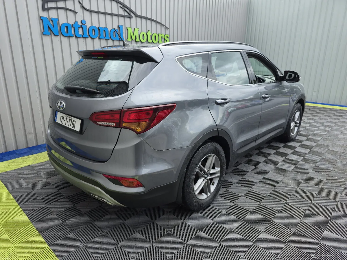 2017 Hyundai Santa Fe 2.2 CRDi 7 Seat - Image 3