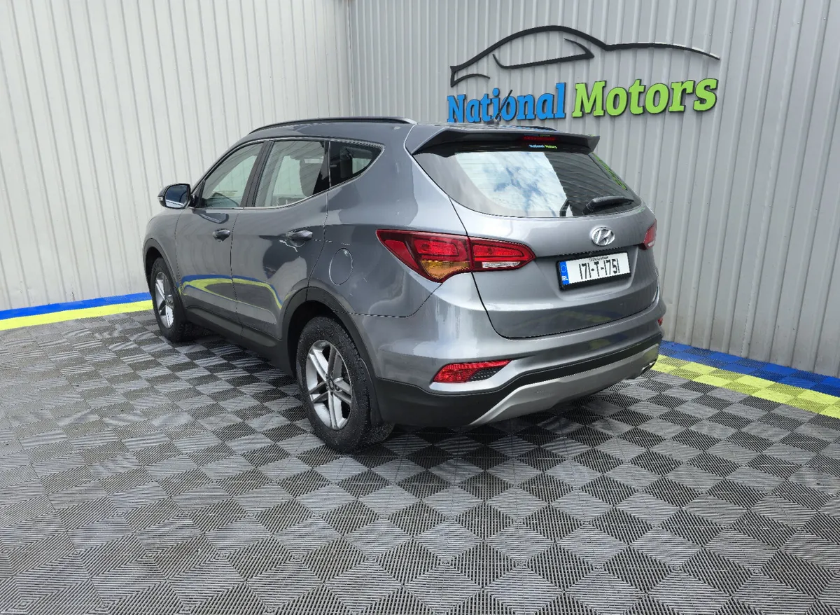 2017 Hyundai Santa Fe 2.2 CRDi 7 Seat - Image 5