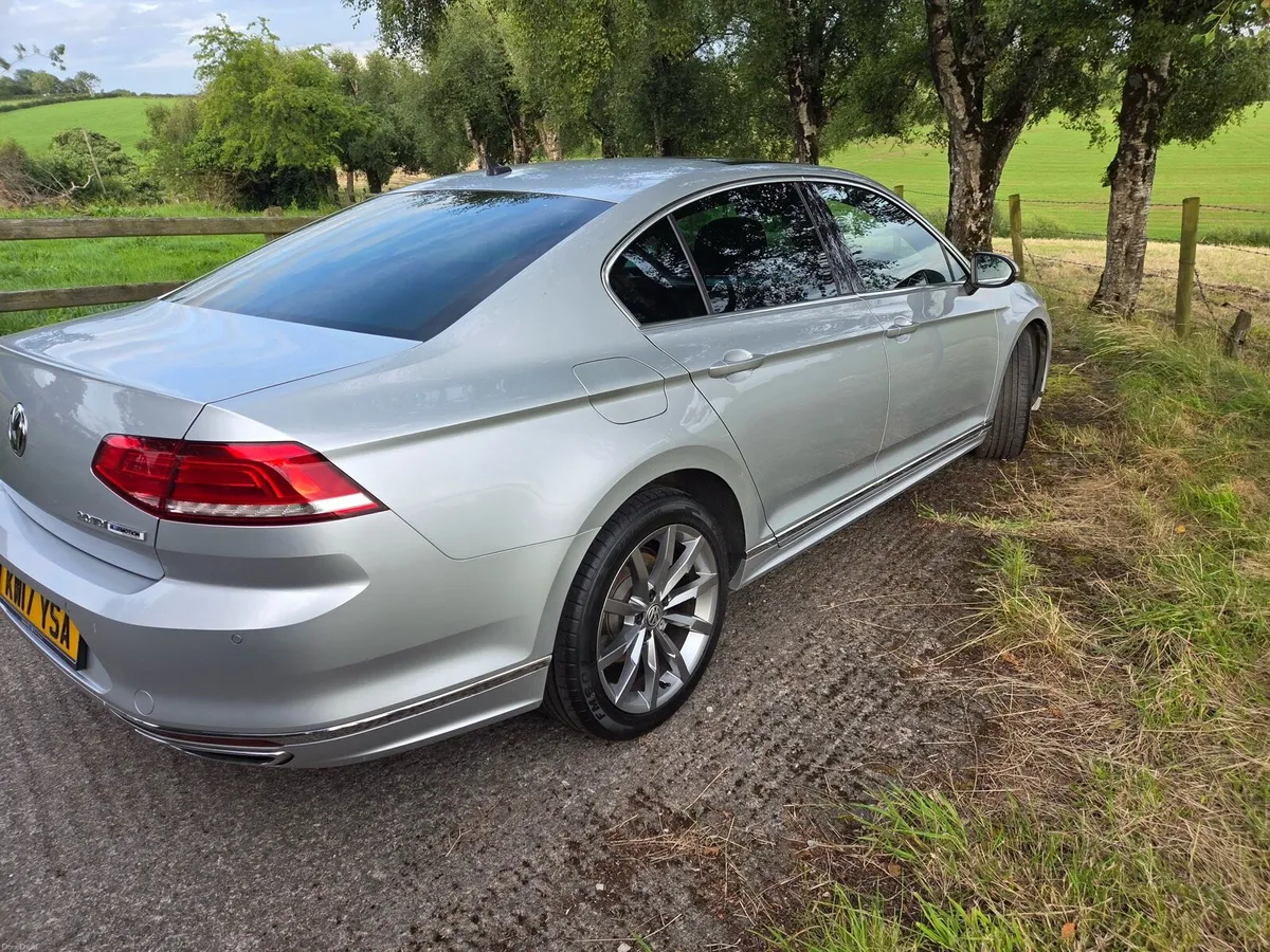 R-line Volkswagen Passat - Image 3