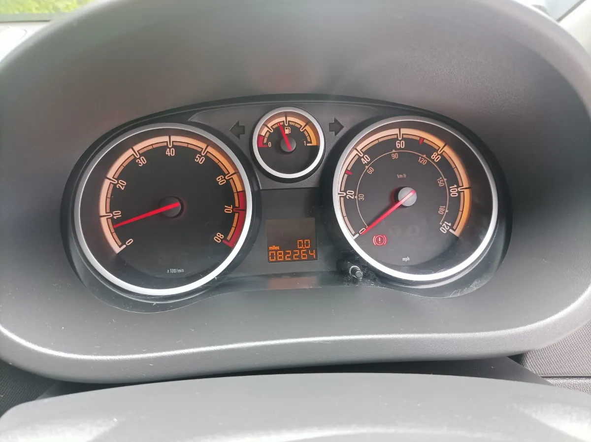 Opel Corsa 1.2 Petrol 5 speed Manual, 2015 - Image 5
