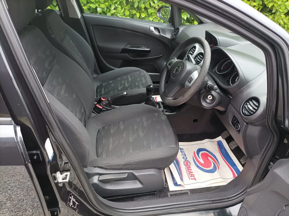 Opel Corsa 1.2 Petrol 5 speed Manual, 2015 - Image 3