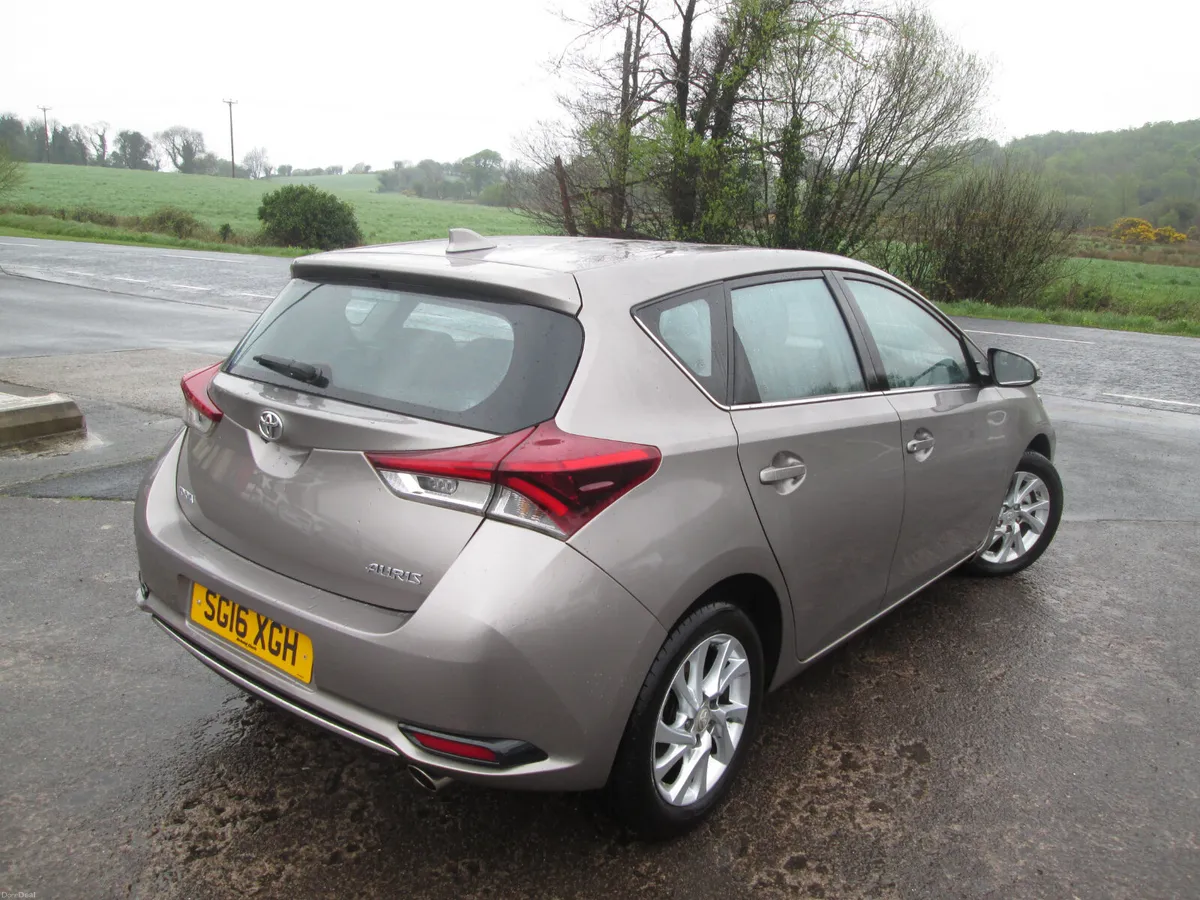 2016  TOYOTA  AURIS  1.6  D-4D  BUSINESS  EDT  5DR - Image 4