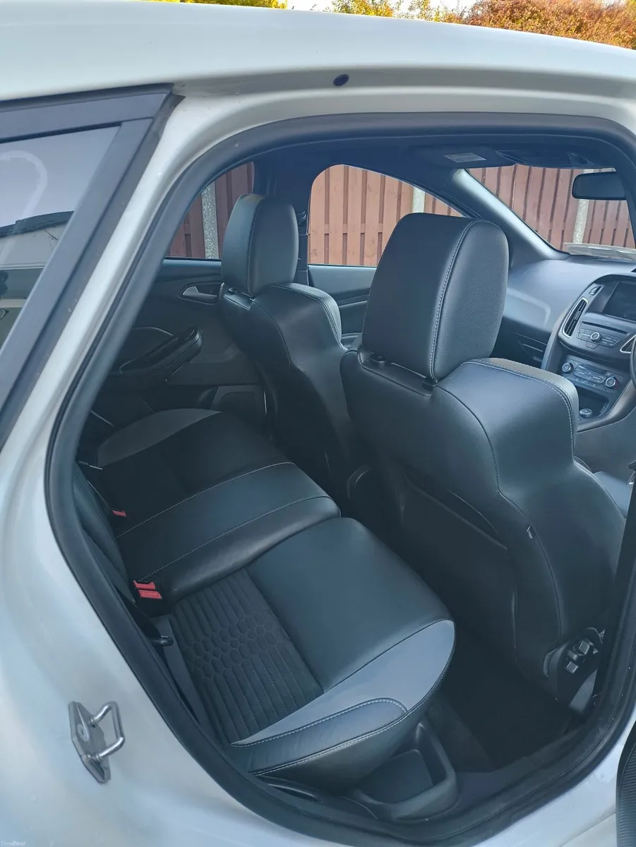 Ford Focus 2.0 TDCi 185 ST-2 - Image 2