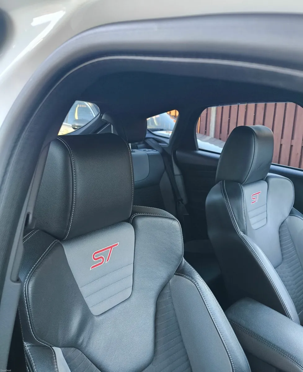Ford Focus 2.0 TDCi 185 ST-2 - Image 4