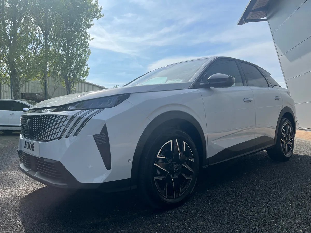 Peugeot 3008 Allure 1.2 Hybrid 136 - Image 2