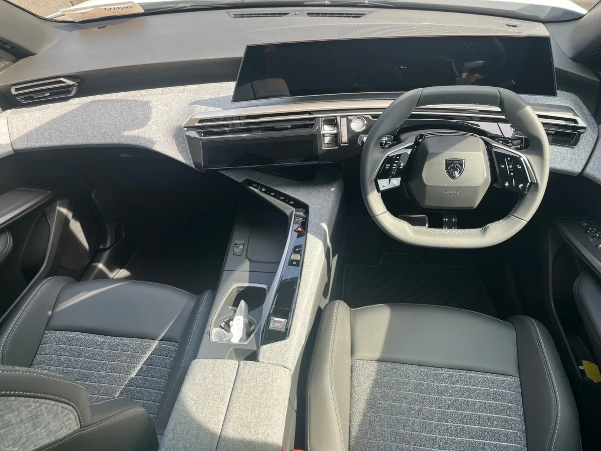 Peugeot 3008 Allure 1.2 Hybrid 136 - Image 4