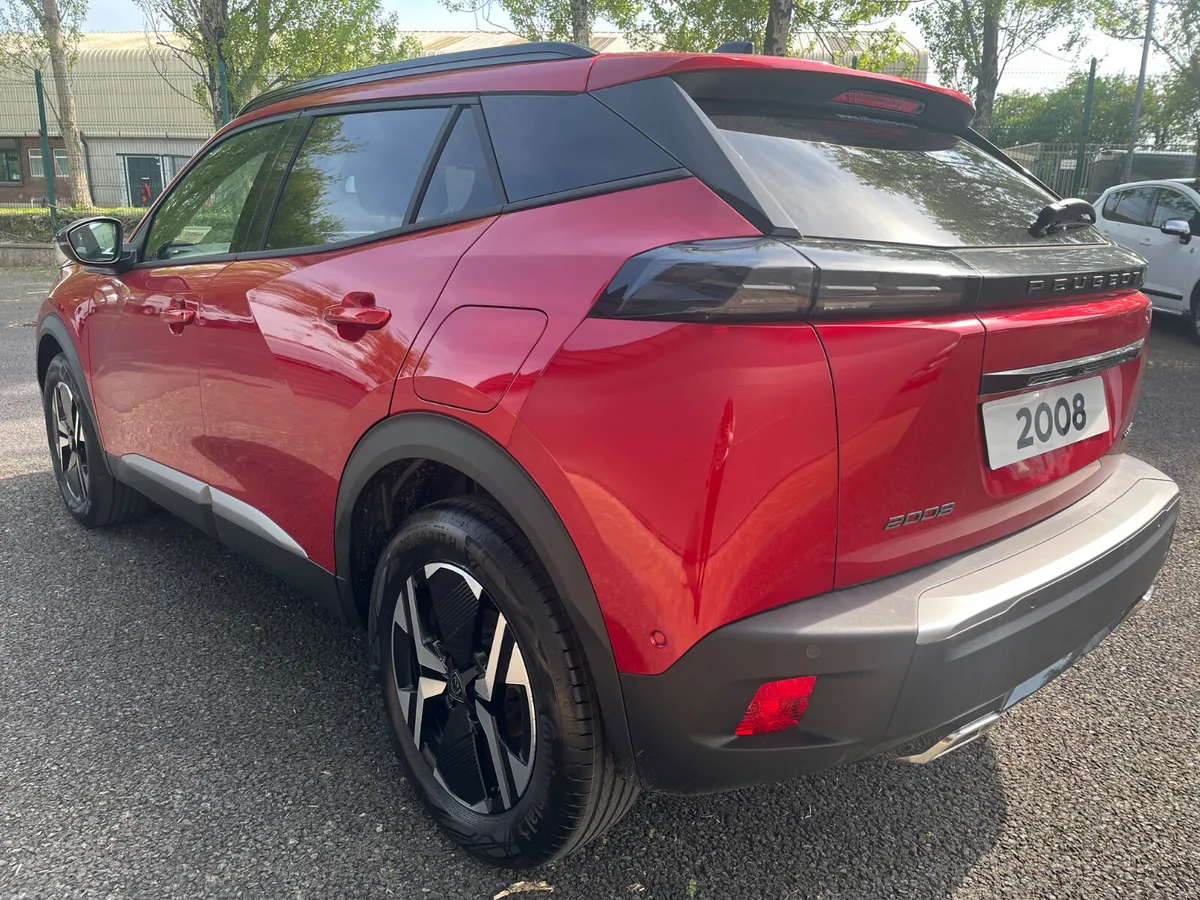 Peugeot 2008 Allure 1.2 Hybrid 136 - Image 4