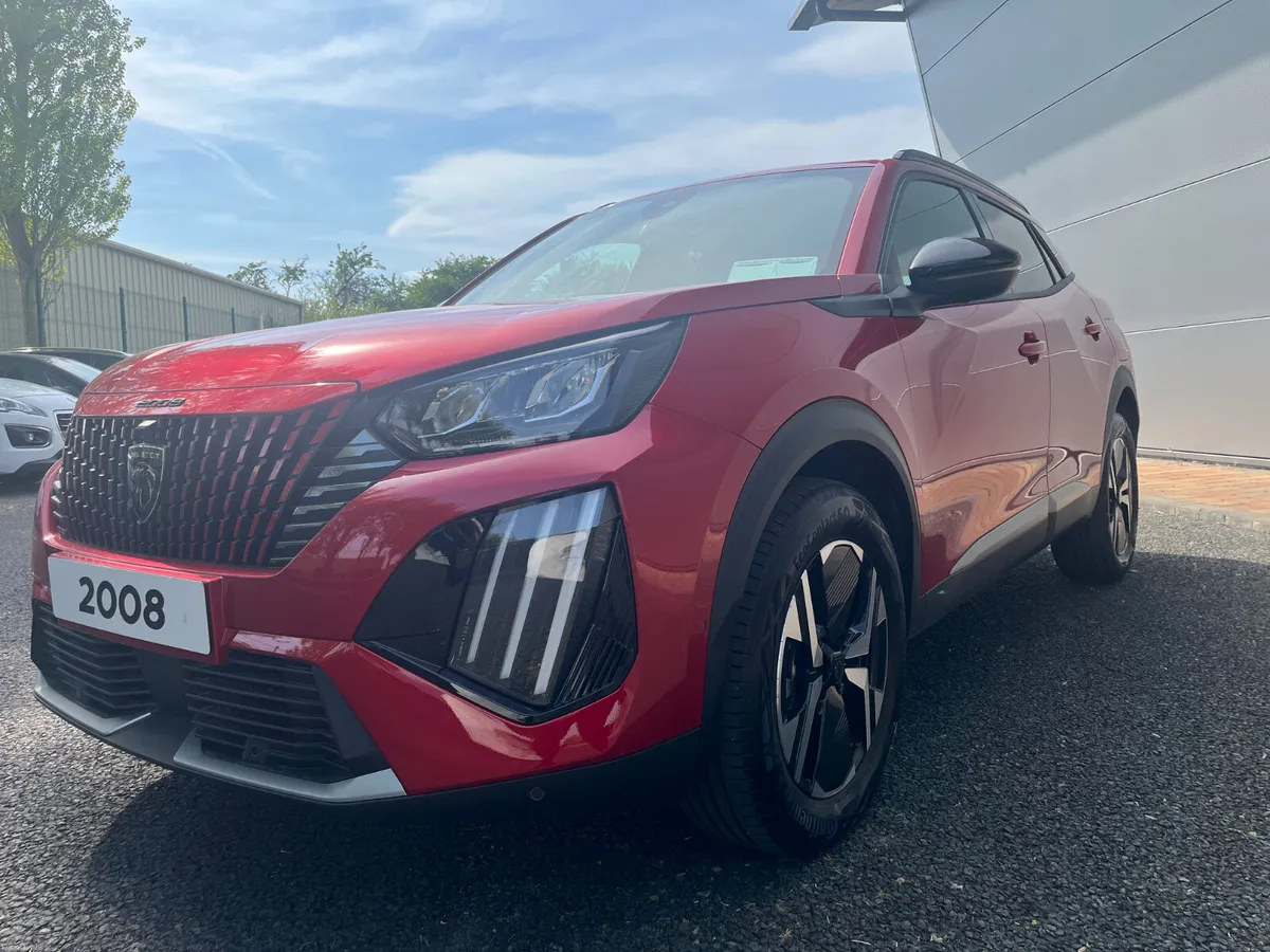 Peugeot 2008 Allure 1.2 Hybrid 136 - Image 2