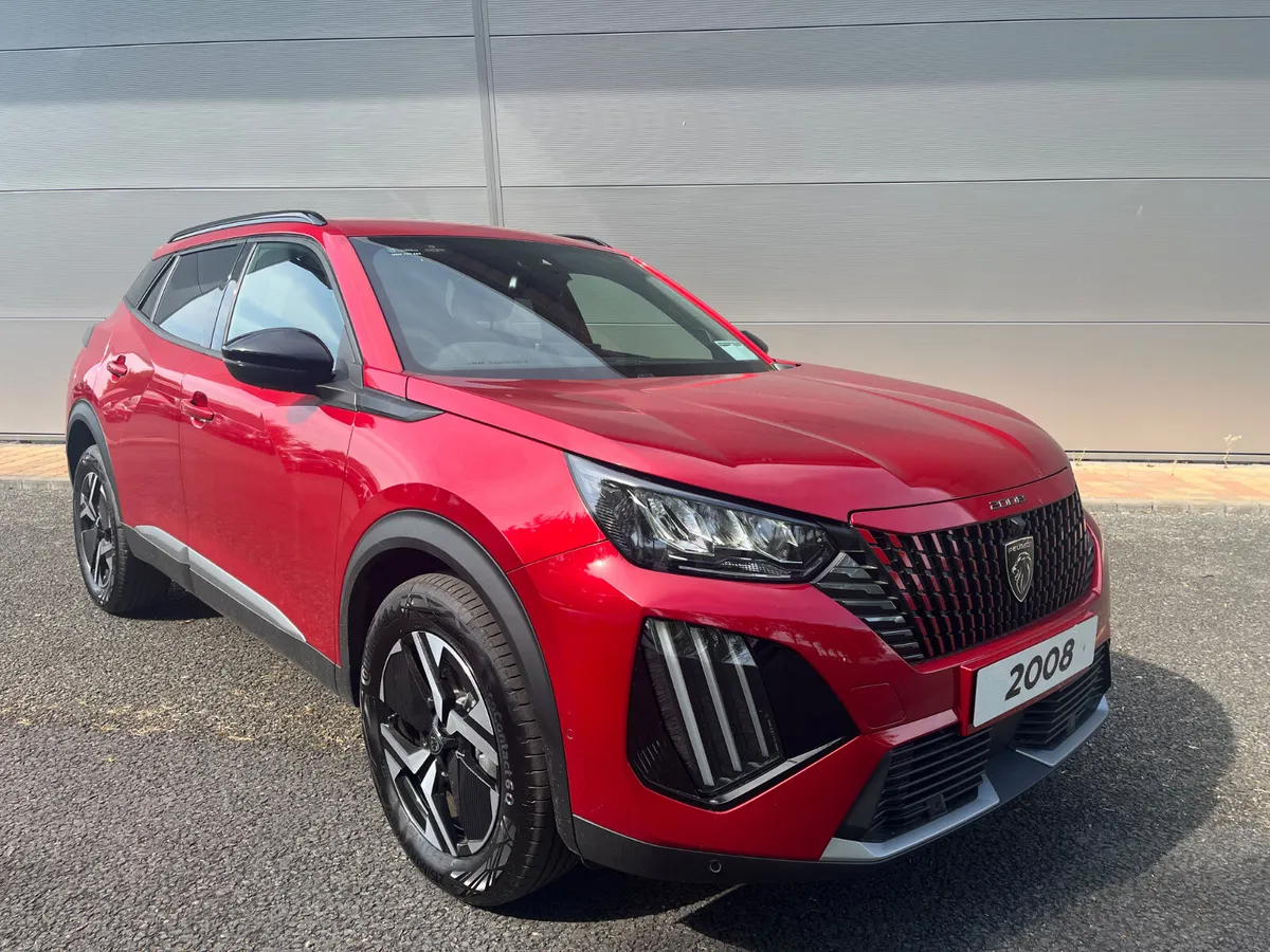 Peugeot 2008 Allure 1.2 Hybrid 136 - Image 1