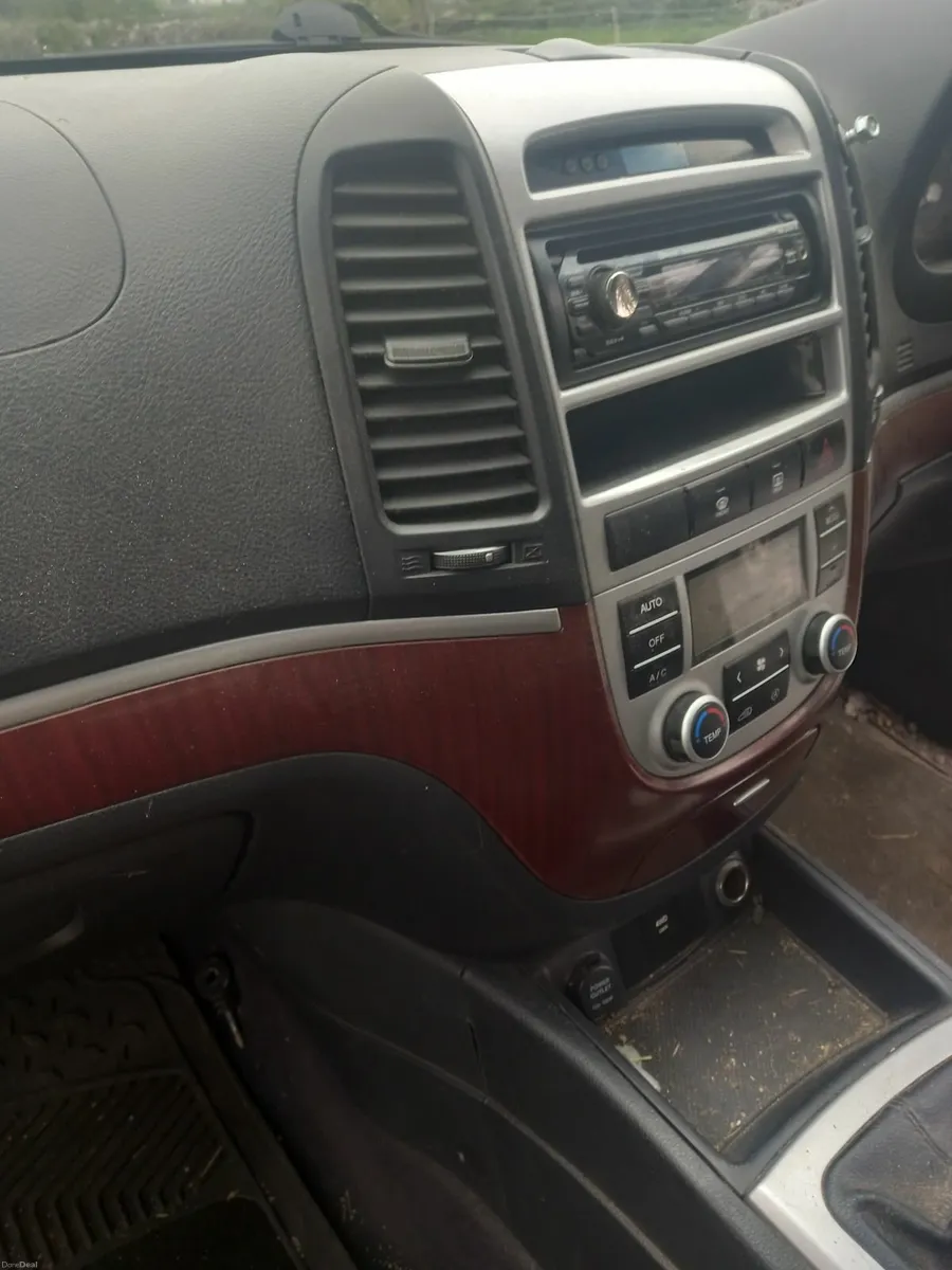 Hyundai Santa Fe 2009 commercial - Image 1