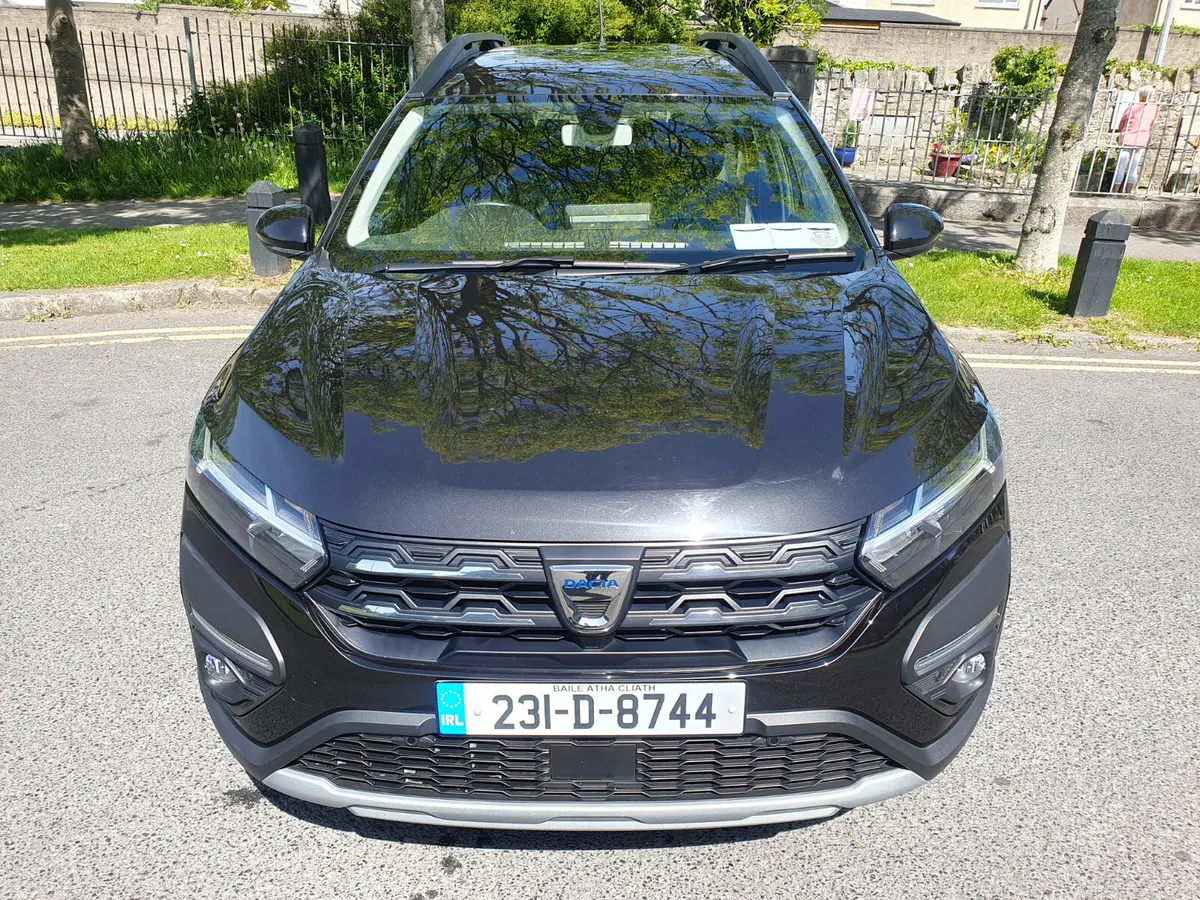 Dacia Jogger 2023, 1.0 PETROL, COMFORT, LOW KM'S - Image 2