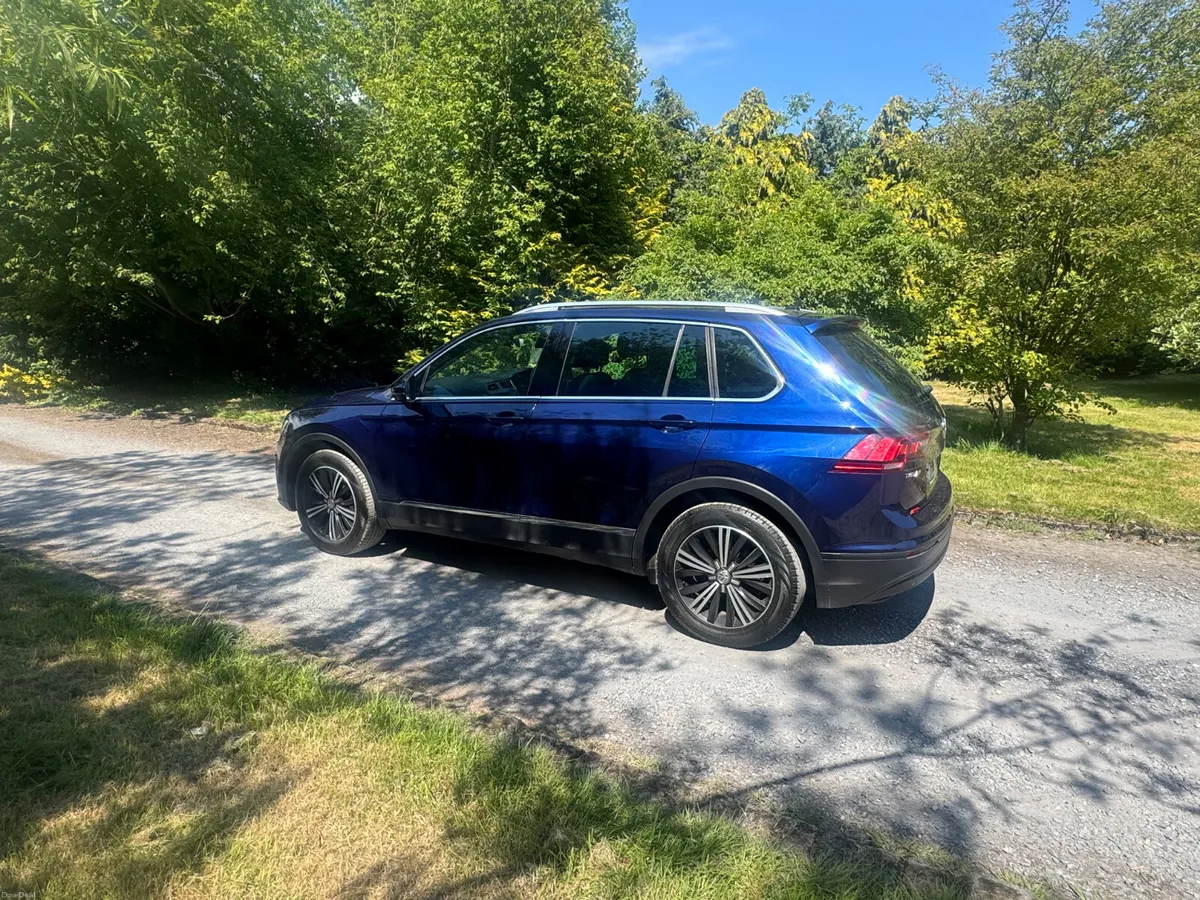 17 Volkswagen Tiguan 2.0TDI  SE-NAV - Image 3