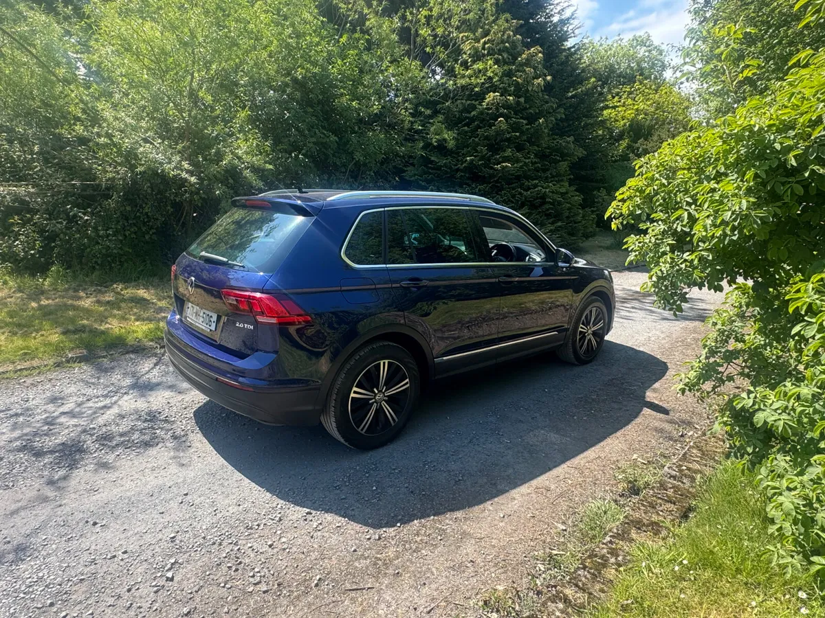 17 Volkswagen Tiguan 2.0TDI  SE-NAV - Image 2