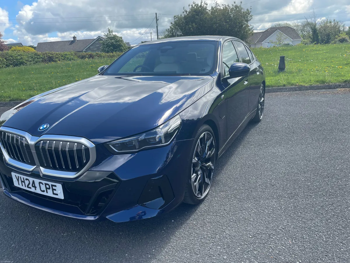BMW 5-SeriesM-SPORT 2024 - Image 3