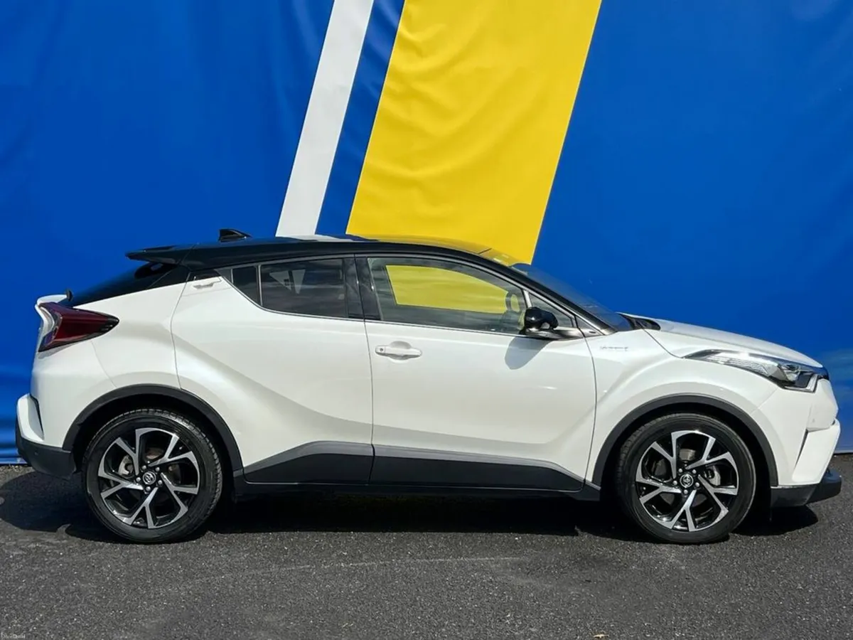 Toyota C-HR 1.8 HYBRID AUTO // HEATED SEATS // 2 Y - Image 2
