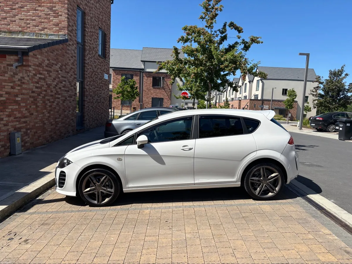 SEAT Leon 2011 - Image 2