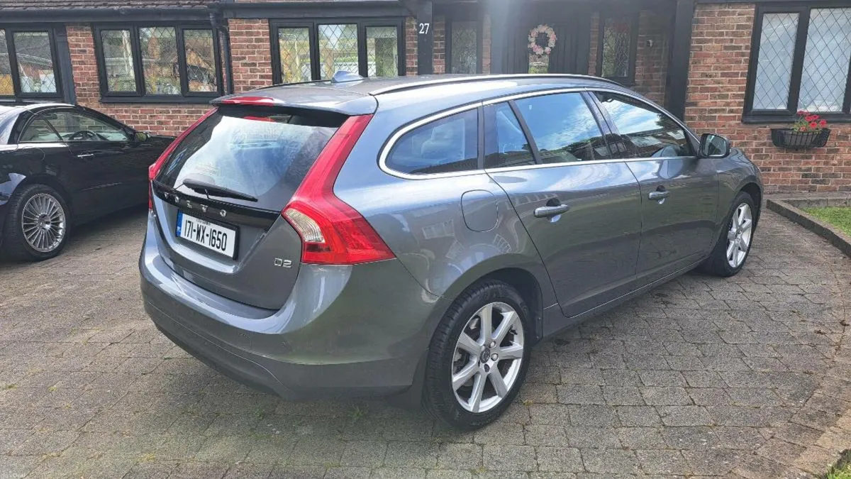 VOLVO V60 D2 ESTATE 2017 ONLY 136000 KLMS - Image 1