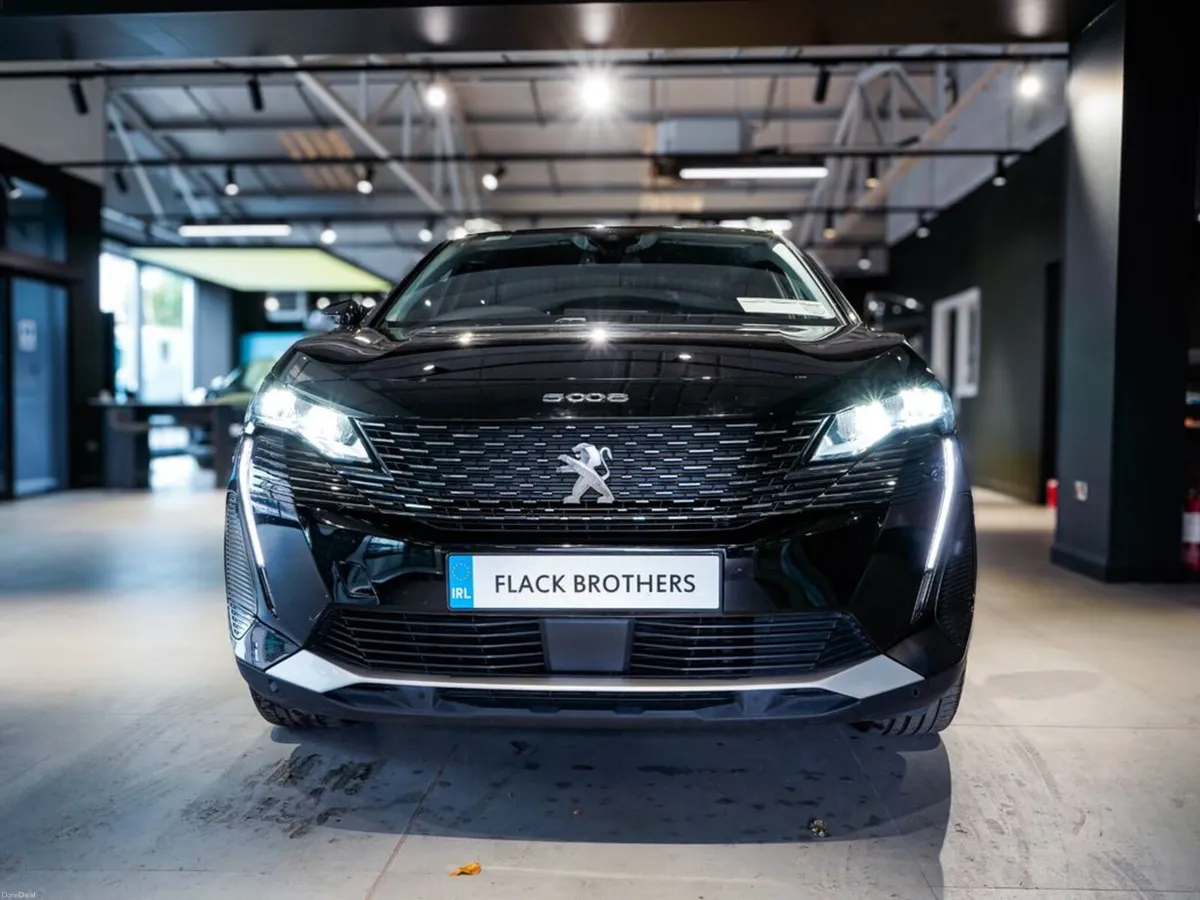 2022 Peugeot 5008 FL Allure 1.5 BlueHDi 130 Auto - Image 2