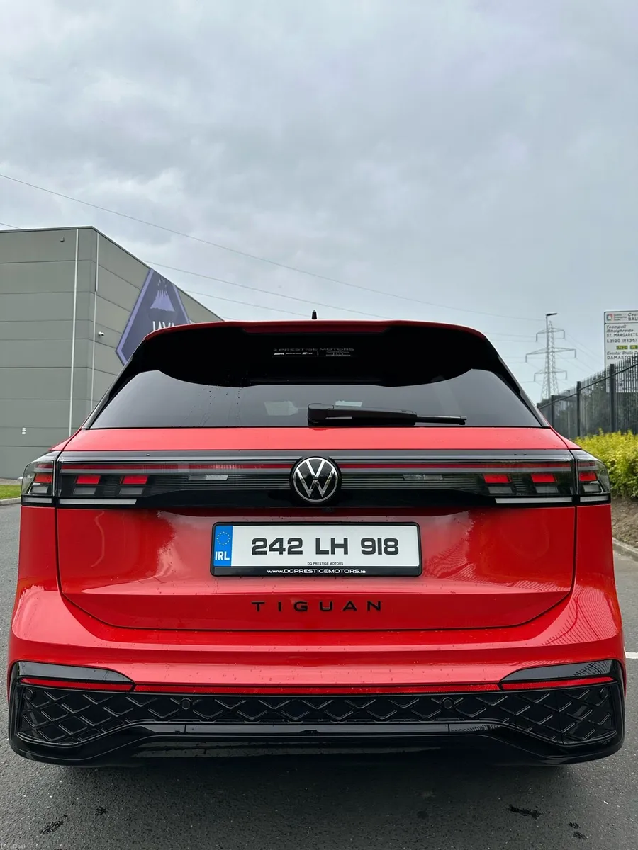Volkswagen Tiguan R Line 2.0L | Rare color - Image 4