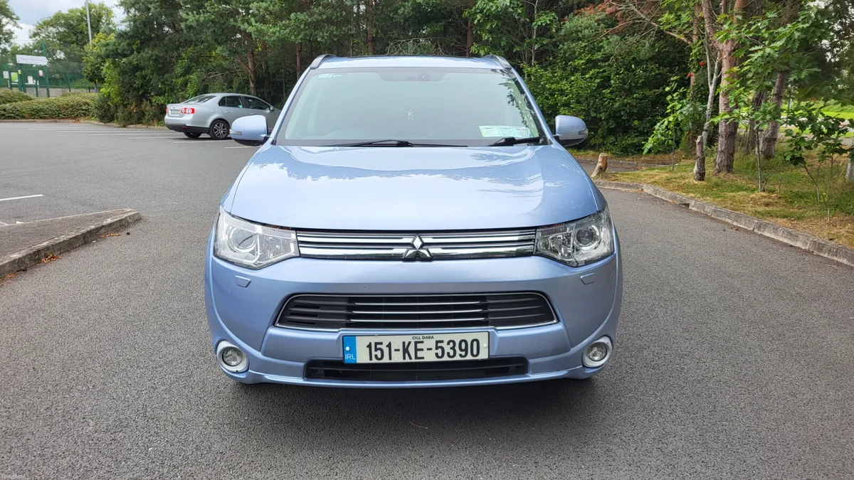 Mitsubishi Outlander PHEV PLUG IN HYBRID - Image 2