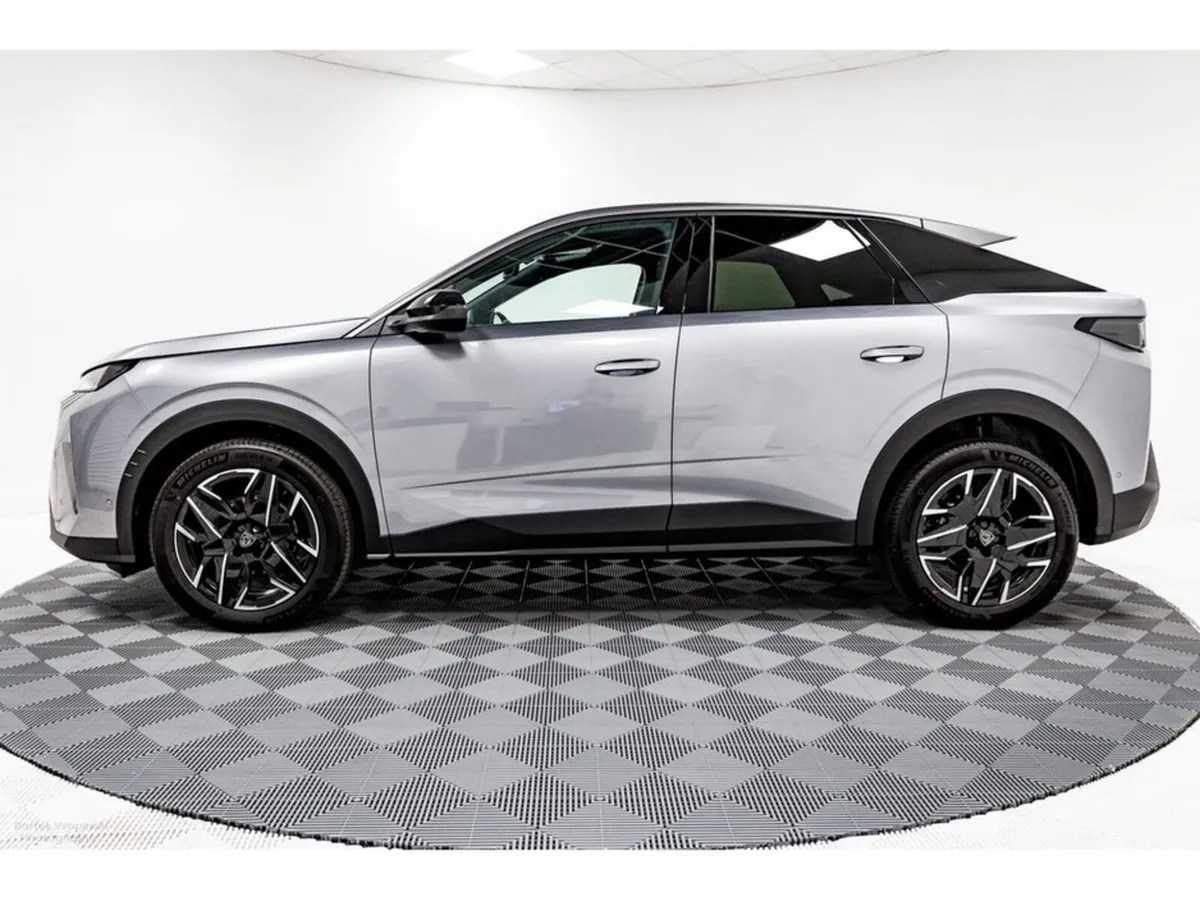 Peugeot 3008 * Demo Model* Allure HYBRID Auto 145H - Image 4