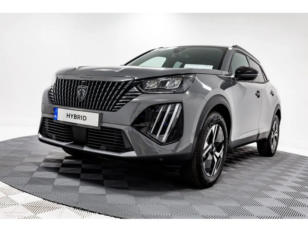 Peugeot 2008 Allure HYBRID Auto 145HP - includes P - Image 3