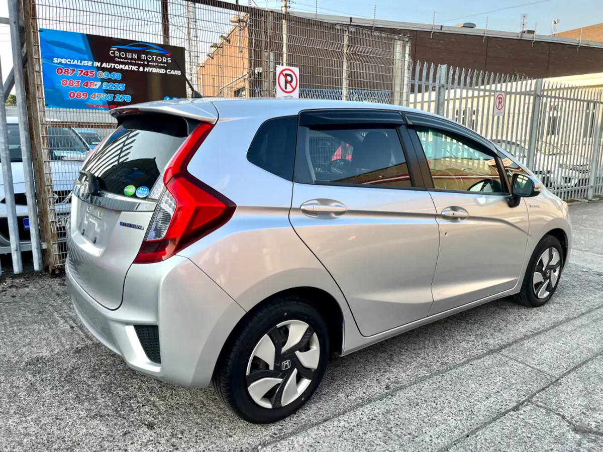 Honda fit 2015 hybrid - Image 4