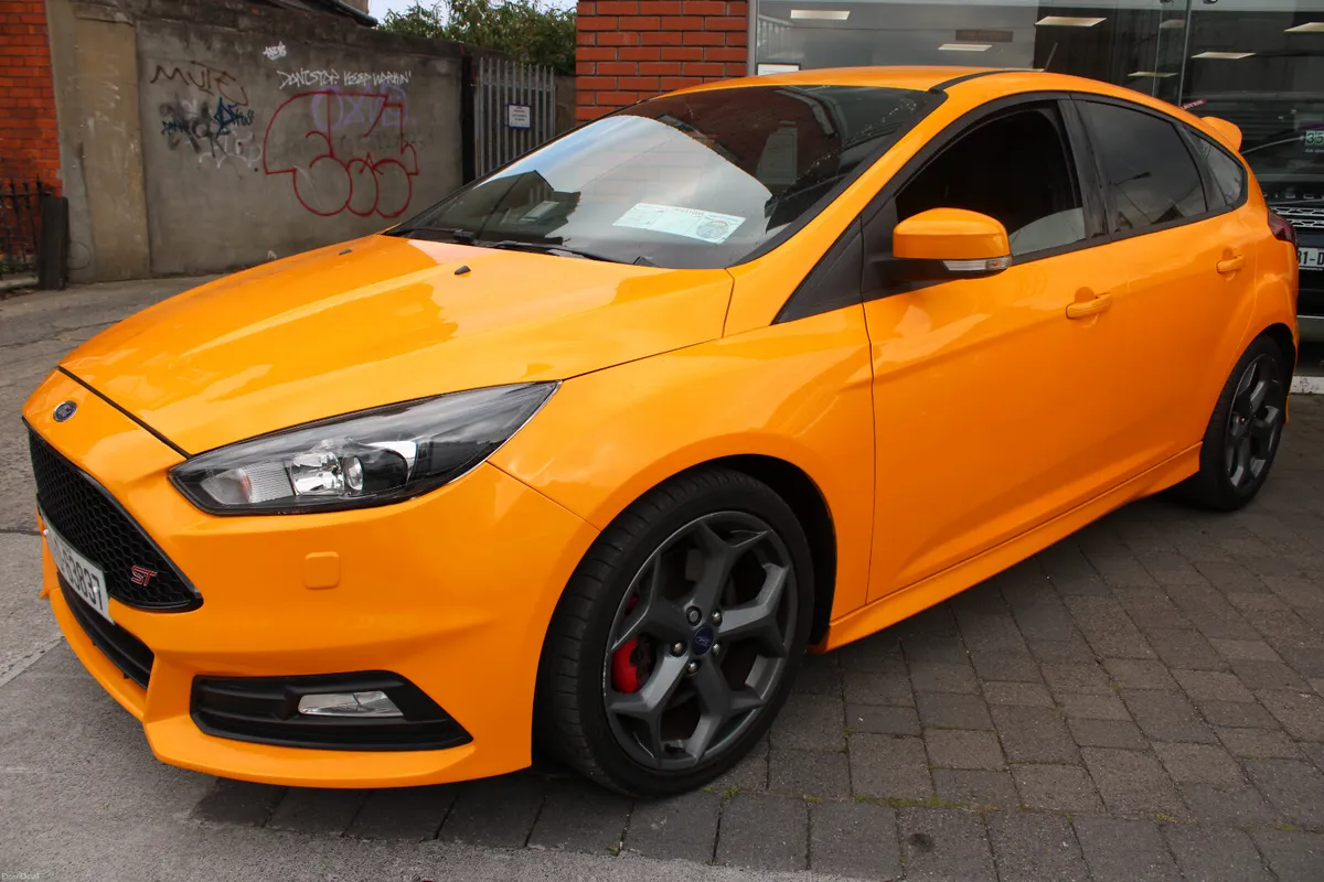 Ford Focus ST-3 2.0 PETROL 246 BHP 2017 - Image 6