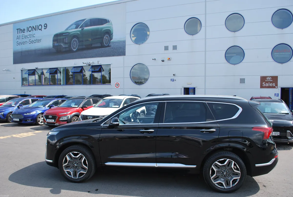 Hyundai Santa Fe 2022 - Image 2