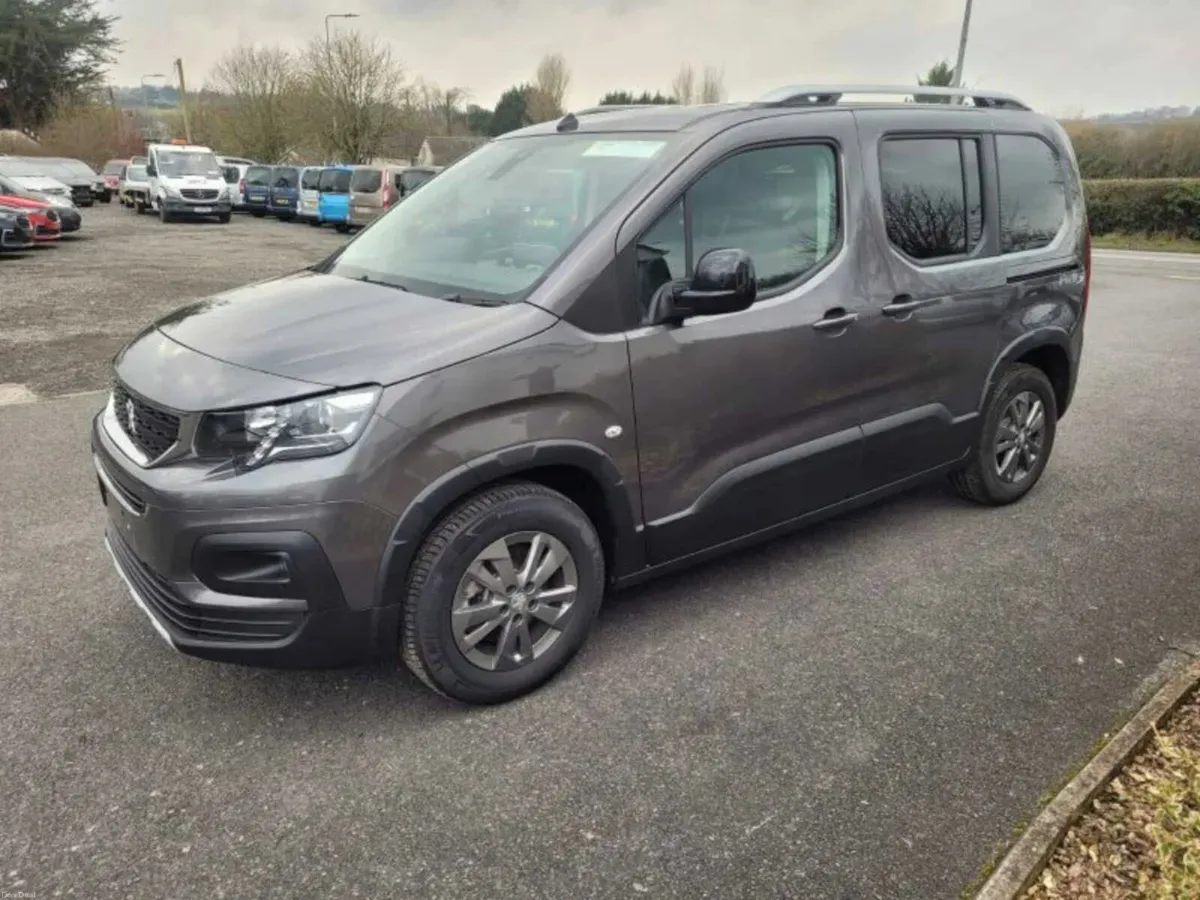 Wheelchair Taxi Auto Peugeot Rifter - Image 4