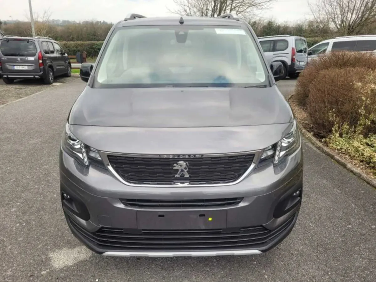 Wheelchair Taxi Auto Peugeot Rifter - Image 2