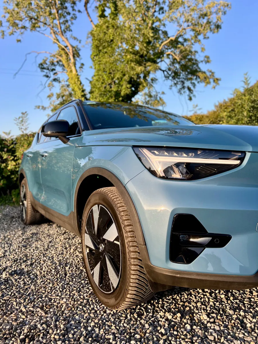 2024 Volvo XC40 BEV Recharge 238hp RWD Plus - Image 3