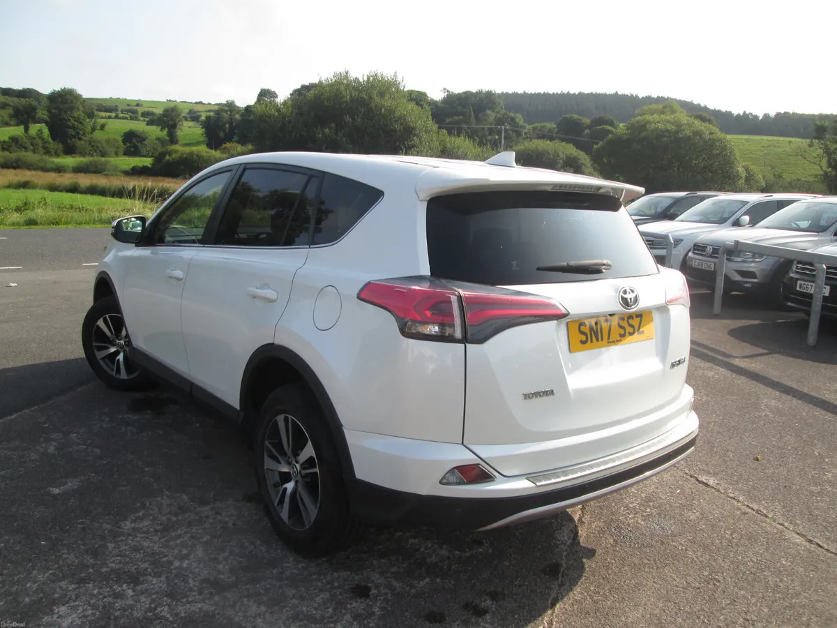 2017  TOYOTA  RAV-4  2.0  D-4D  BUSINESS  EDITION - Image 5