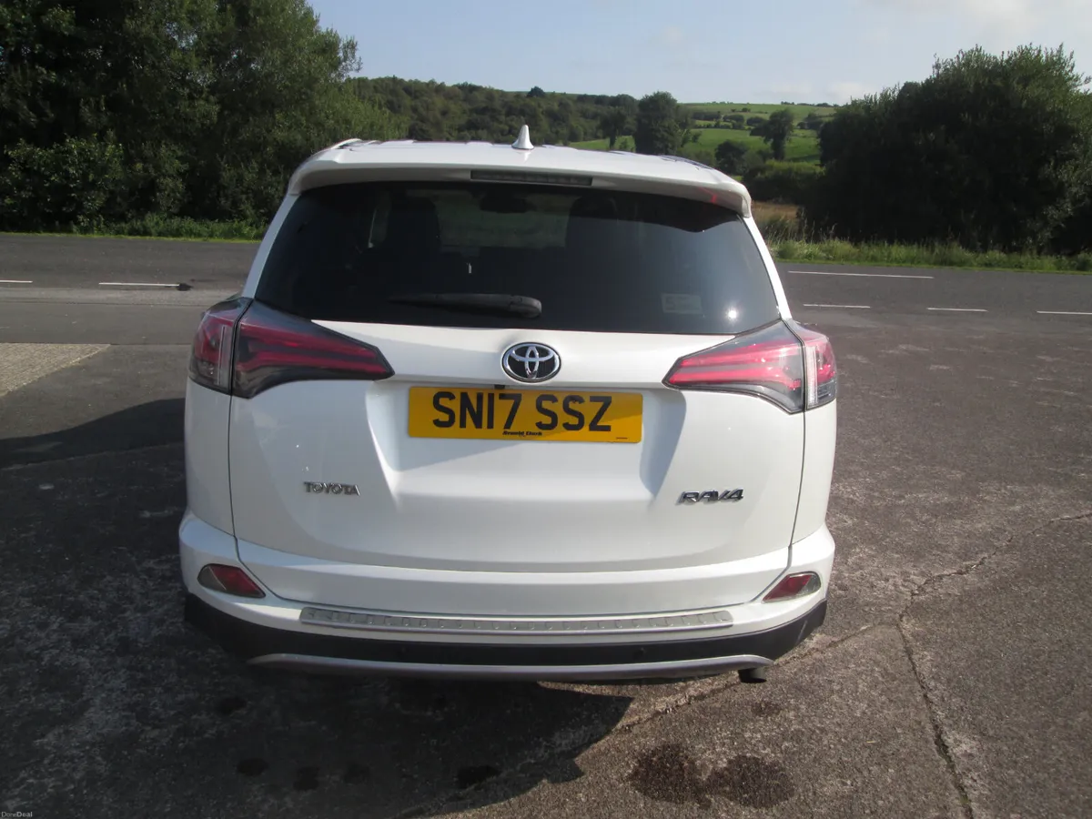 2017  TOYOTA  RAV-4  2.0  D-4D  BUSINESS  EDITION - Image 6