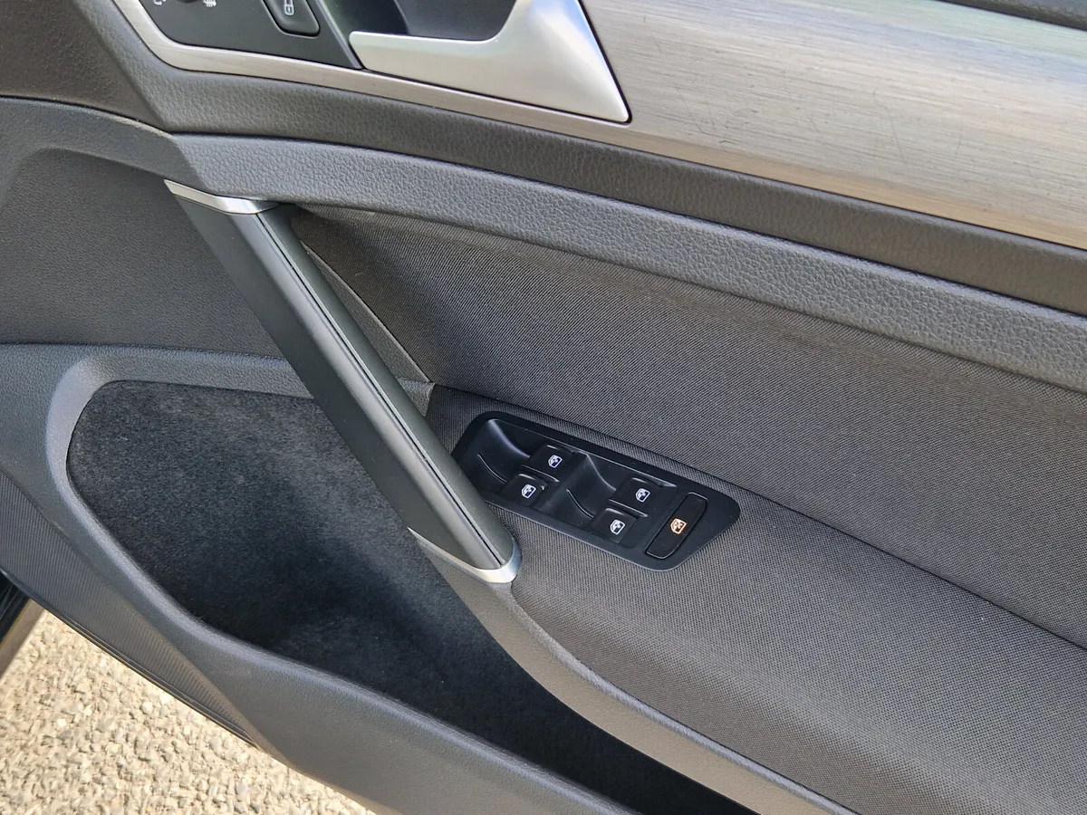 2016 Volkswagen Golf  1.6 TDI MATCH EDITION BLUEMO - Image 3