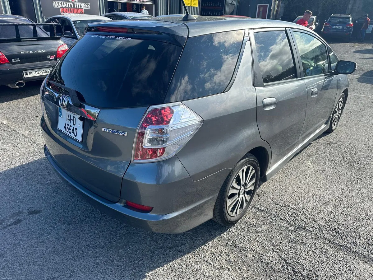 2014 Honda Fit Shuttle Hybrid 1.3L Fresh NCT - Image 3
