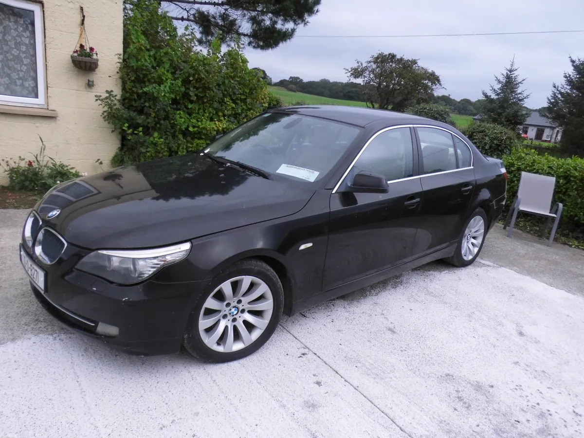 BMW 5-Series 2010 - Image 2