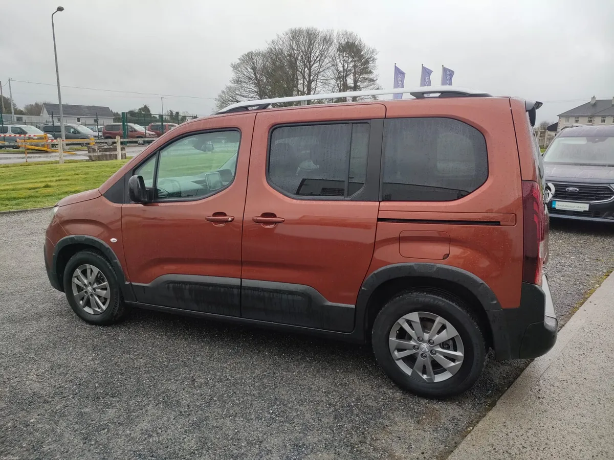 Wheelchair Car - Image 4